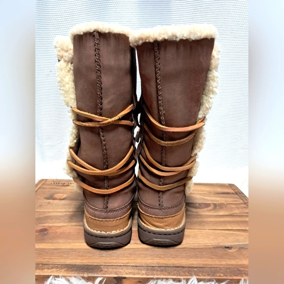❄️UGG Catalina Leather Sherpskin Boots Size 7❄️ - Picture 4 of 7